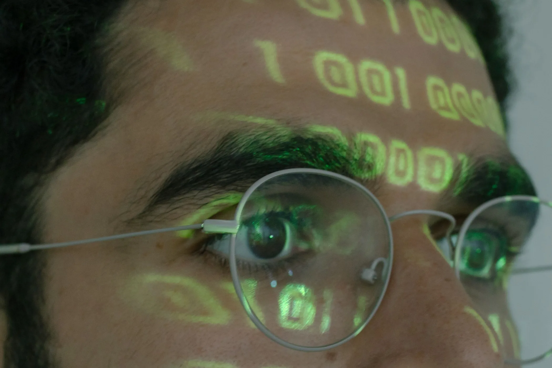 DOSSIER NOIR : Comment la technocratie militaire cède les clés de nos algorithmes à Palantir